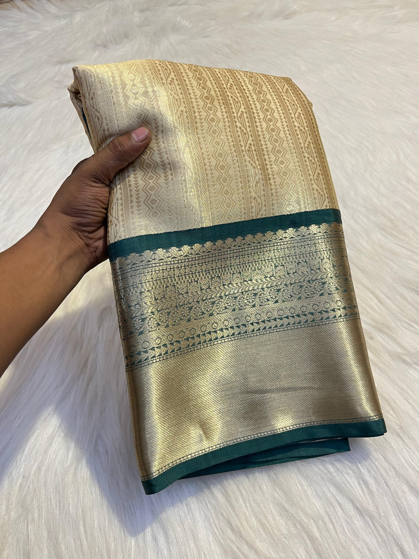 Elegant Golden Tissue Silk Saree with Rich Zari Border & Shimmer Finish – Kashiratnam Exclusive