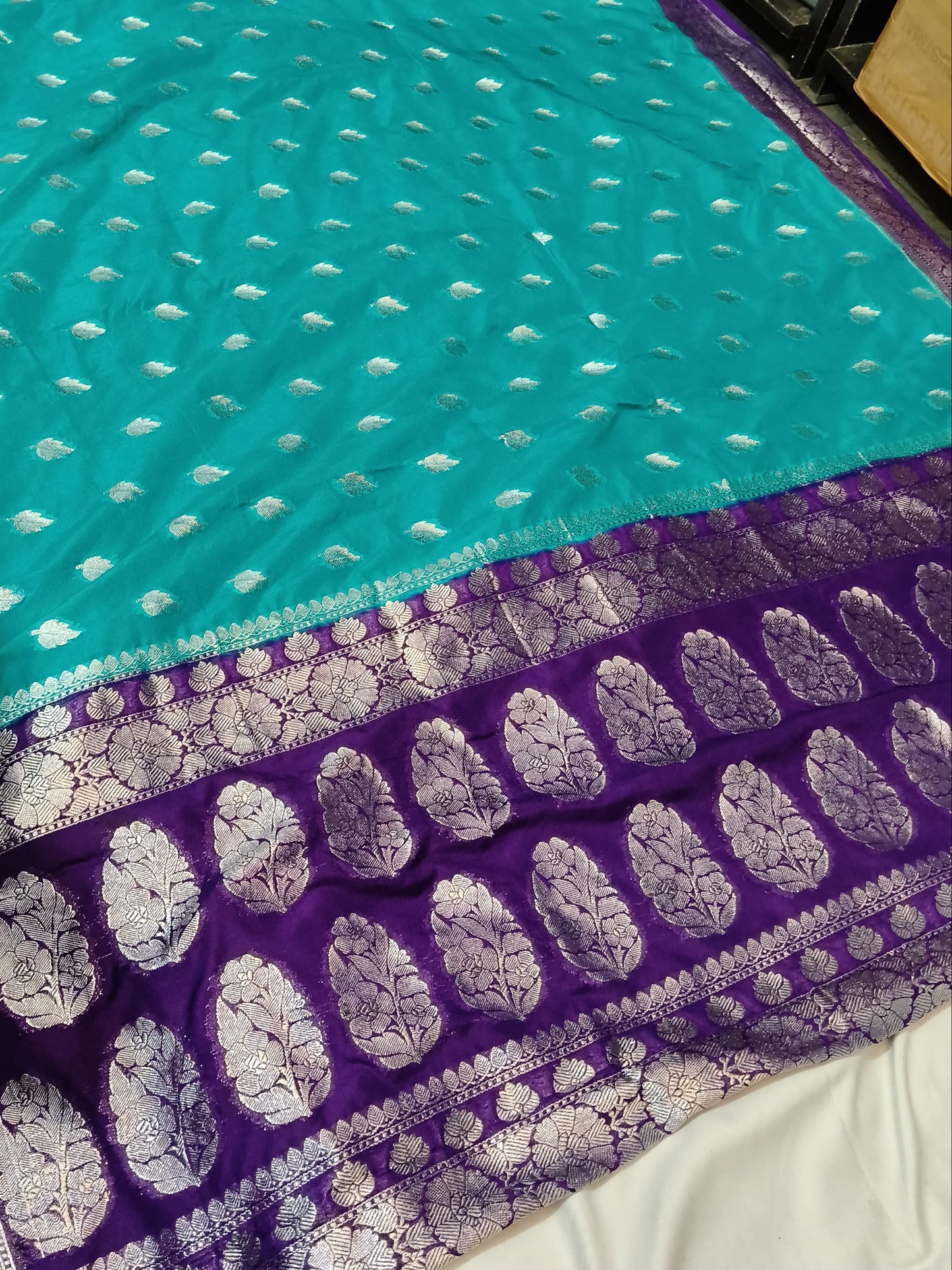 Elegant Georgette Silk Saree with Intricate Zari Work