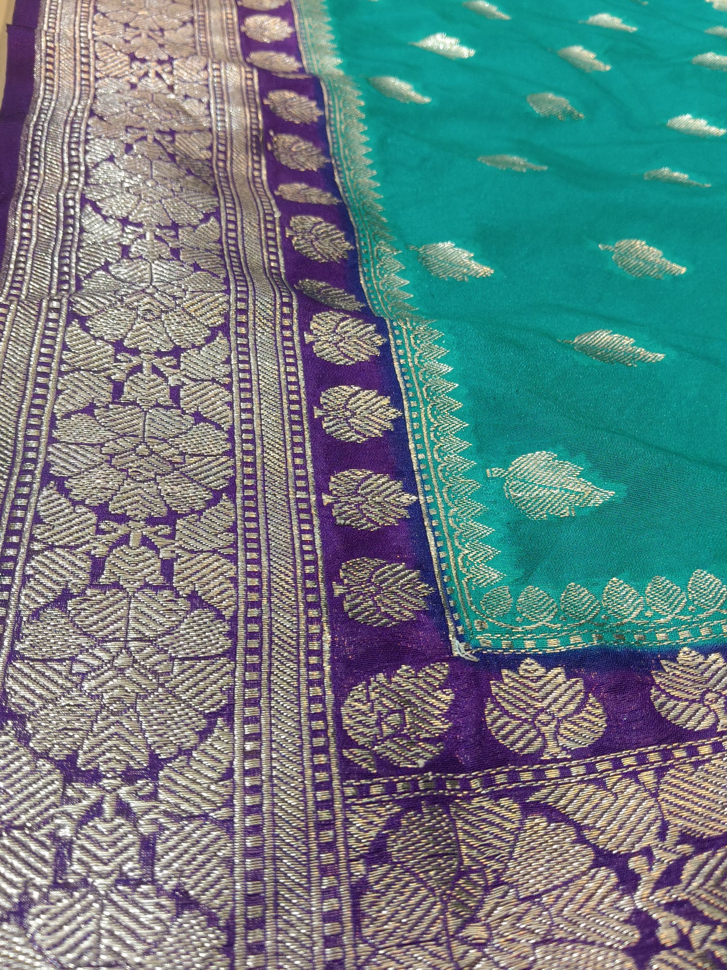 Elegant Georgette Silk Saree with Intricate Zari Work